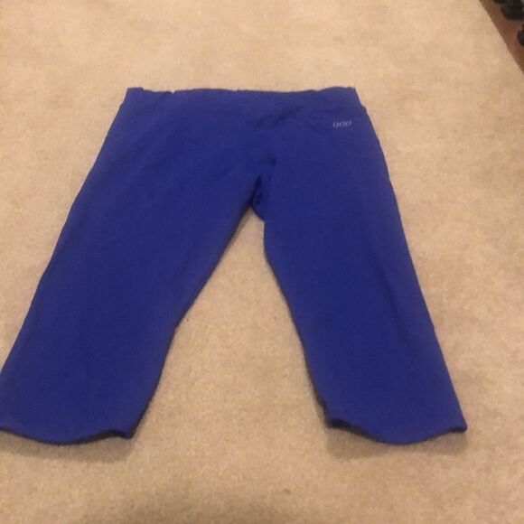 Lorna Jane capri deep purple leggings - Picture 2 of 3